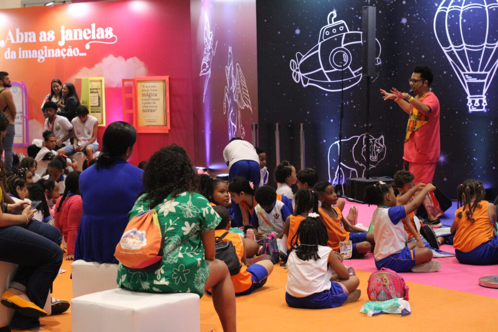 Espaço infantil Janelas Encantadas, da Bienal do Livro Bahia 2024 — Foto: Rafael Rocha